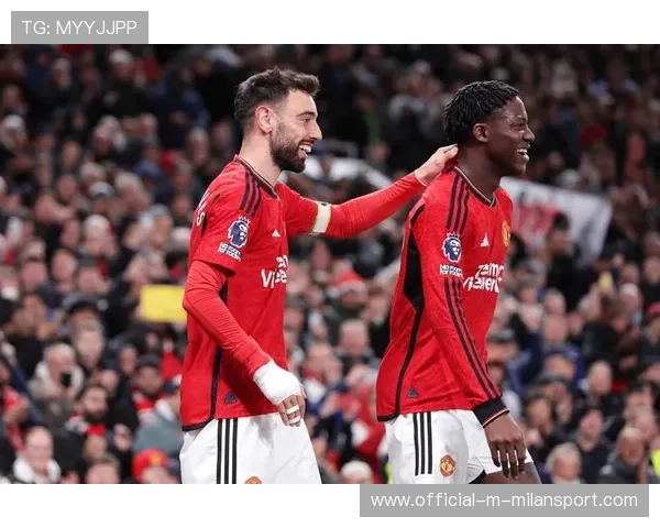 曼联考虑出售三名替补以腾出薪资空间，改革阵容迎接新赛季