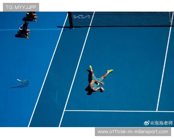 阿卡拉斯上演网前神级救球，震撼全场的精彩瞬间