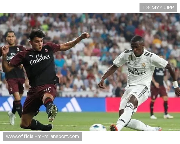 维尼修斯训练态度获全队点赞,新赛季志当“精神队长”引领球队新风尚 维尼修斯训练态度获全队点赞,新赛季志当“精神队长”引领球队新风尚