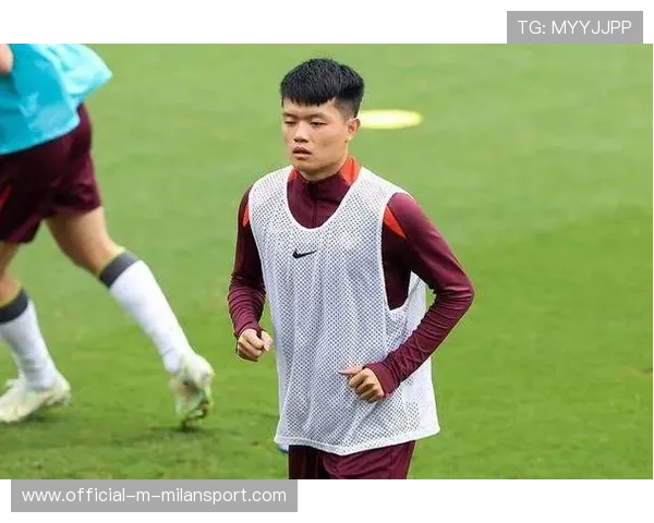 上海海港右路联动更默契，杨希与边锋互换位置形成杀机