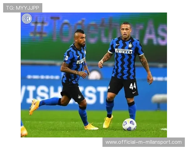 巴雷拉禁区边缘一记垫射高出横梁