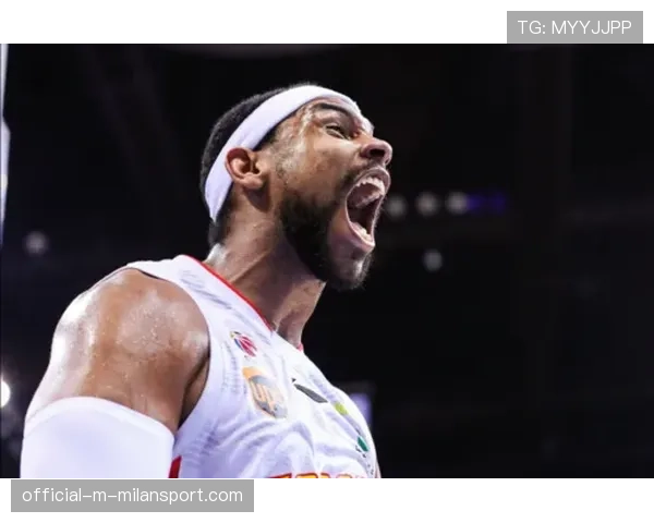 尤班克斯替补席贡献暴扣：太阳内线轮换提供硬核身体防守对抗💪（421 ）